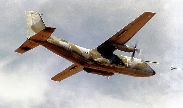 Armee de l'Air - Transall C-160R 64-GQ (msn R217), of ET. 64, chasing the refuelling drogue from a C-160 tanker. (Transall - TRANSport ALLianz  /  Armee de l'Air - French Air Force). Date: circa 2000