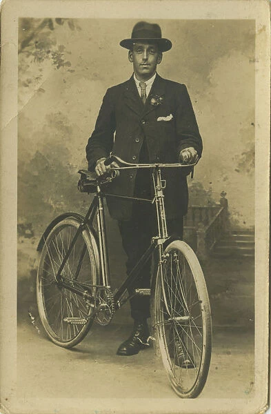 Vintage Edwardian Bicycle, Britain. Date: 1910s