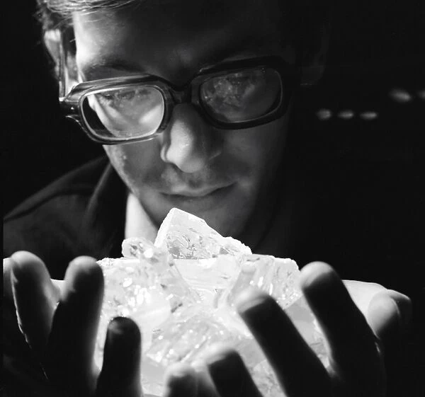 Artificial crystals research, 1976