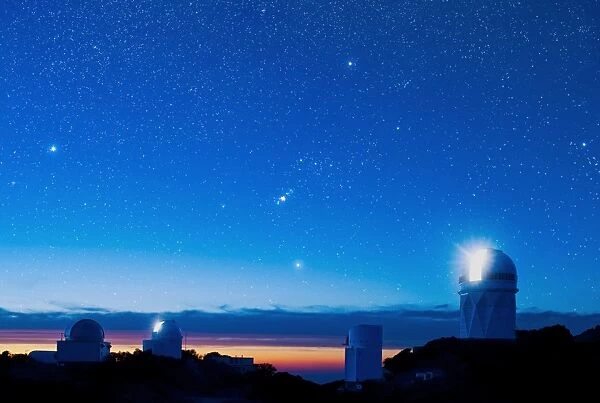 Kitt Peak National Observatory at night