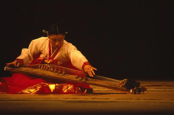 20034941. SOUTH KOREA Arts Musician at the National Theatre playing a kayakum Theater