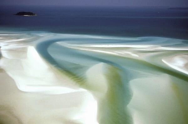 Australia, Whitsunday Island, Hill Inlet. Sand and water pattern