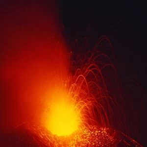Eruption and lava flow from the Monti Calcarazzi fissure