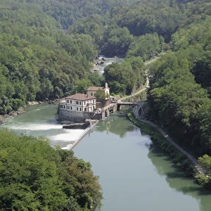 Italy, Lombardy, Valle Adda, view onto canal from iron bridge at Paderno d Adda