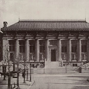 Paris: Western Facade of the Palace of Justice (b / w photo)