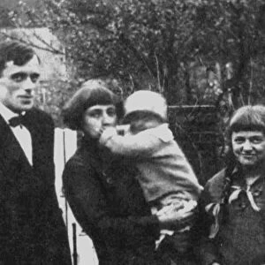 Marina Tsvetaeva with husband and children. Prague, 1925